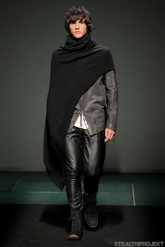 A new cross AW13.....I like this I'd like to see the cape with another outfit though. Male Cloak Fashion, Half Cape Men, One Shoulder Cape Men, Side Cape Men, Men’s Poncho, Military Poncho, Rare Clothing, Cape Fashion