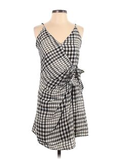 Free People Casual Dress Size: 0 Gray Dresses - used. 100% COTTON, Wrap, Square, Houndstooth, Short, Sleeveless | Free People Casual Dress - Wrap: Gray Houndstooth Dresses - Used - Size 0 Gray Casual Dress, Gray Dresses, Houndstooth Dress, Dress Wrap, Gray Dress, Casual Dresses For Women, Casual Dress, Wrap Dress, Casual Dresses