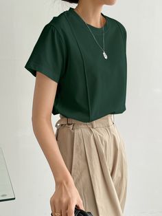 Dazy-Less Solid Seam Detail Tee | SHEIN USA Green Short Sleeve T-shirt For Work, Plain Green Top For Summer, Plain Summer Workwear Tops, Trendy Plain Tops For Work, Green Short Sleeve Top For Work, Trendy Tops For Work, Solid Crew Neck Blouse For Work, Summer Crew Neck Blouse For Workwear, Casual Plain Tops For Work