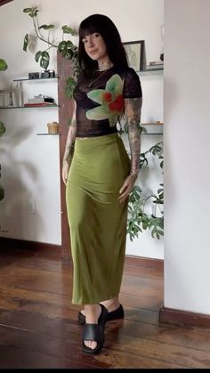 Cool Bar Outfits, Salsa Outfit Casual, High Waisted Pants Outfit Dressy, Maxi Skirt Fit, Fashion Fails, Earthy Outfits, Different Skin Tones, Looks Street Style, Black Model