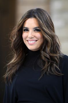 Eva Longoria Highlights, Eva Longoria Hair 2023, Diy Hair Layers, Gabrielle Solis, Paris Runway, Hair Color Chocolate, Brown Hair With Blonde Highlights