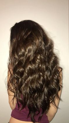 Long wavy brown hair Waist Length Brunette Hair, Healthy Long Wavy Hair, Wavy Curly Brown Hair, Hair Color Ideas For Wavy Hair, Brown 2c Hair, Super Long Wavy Hair, 2b Long Hair, Brown Wavy Hair Aesthetic, Wavy Brown Hair Aesthetic