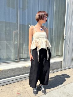 Half Pants, Summer Oversized Outfits, Oversized Pants Outfit, Annie Dress, Summer Pants Outfits, Black Pants Outfit, Chef Pants, Fashionista Clothes, Pants Outfit