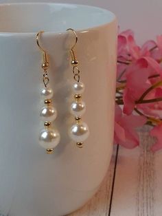 Diy Wedding Earrings, Pearl Earrings Designs, Handmade Jewelry Business, Earrings Bead, Christmas Holiday Party, Dangle Earrings Gold