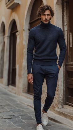 Discover timeless and sophisticated Office Old Money Fashion For Men. Get inspired by 20+ influencer-approved looks to elevate your style in 2024. Cashmere Sweater Outfit Men, Men’s Turtleneck Outfit, Mens Fashion Sporty, Men Turtleneck Outfits, Cashmere Aesthetic, Dress Sweater Outfit, Turtle Neck Outfit Men, Turtleneck Outfit Men, Attractive Outfits