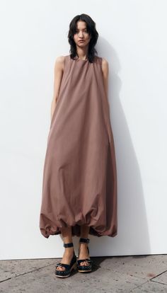 Greece Fashion, Zara Portugal, Sleeveless Long Dress, Summer 2023, Zara Dresses, Fashion Details, Spring Outfit, Long Dress