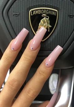 Pink Nails With Crystals, Kylie Jenner Pink, Acrylic Nails Kylie Jenner, Nails With Crystals, Dusty Pink Nails, Nails Short Acrylic Almond, Short Acrylic Almond, Pink Nails Acrylic, Jenner Nails