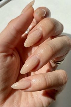 Beige Nails Long, Simple Nails Glitter, Subtle Glitter Nails, Long Nude Nails, Nude Sparkly Nails, Wolverine Nails, Nude Nails With Glitter, Nails Beige, Ongles Beiges