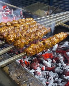 Seekh Kabab Roll Kabab Roll, Beef Kabab, Paratha Roll, Seekh Kabab, Chicken Rolls, Green Chutney, Food Street, B Roll