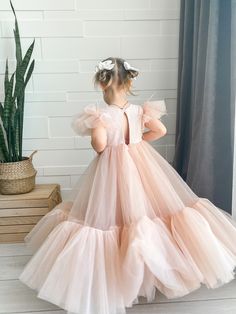 "Blush Flower Girl Dress Item material: top- tulle with lace. skirt- tulle Here's the link for more drеssеs: https://www.etsy.com/shop/JuliAnnaDress Hair accessories: https://www.etsy.com/shop/JuliAnnaDress?ref=seller-platform-mcnav§ion_id&section_id=35164809 What about SIZE? Note, that all dresses are totally handmade, so we will sewing all by your own measurements! The size chart is the picture of the listing. If your measurements do not match to those specified in the standard size chart, Long Flower Girl Dresses, Robes D'occasion