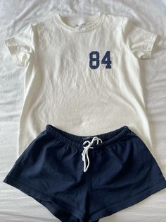 Navy Shorts Outfit, Outfit Inspo Easy, Her Drawing, School Homework, Comfy Outfit, Shorts Outfit