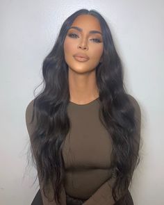 Kim Kardashian Makeup Looks, Kim K Makeup, Maquillage Kylie Jenner, Kardashian Makeup, Kim Kardashian Makeup, Kim Kardashian Hair, Kardashian Hair, Face Piercings, Glamour Makeup