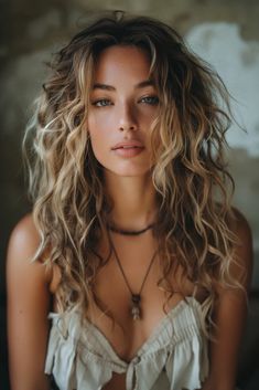 Long Layered Curly Hair, Layered Curly Hair, Framing Layers, Hairstyles For Curly Hair, Long Wavy Hair, Curly Hair Cuts, Hair Envy, Loose Waves, Face Framing