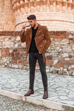 Streetwear Men Outfits Street Fashion, Brown Chelsea Boots Outfit, Chelsea Boots With Jeans, Boots Outfit Ideas, Brown Suede Chelsea Boots, Brown Boots Outfit, Masculine Outfits, Chelsea Boots Men Outfit, Brown Leather Chelsea Boots