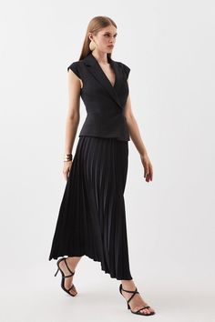 This Expertly-Crafted Garment Combines The Fluidity Of Soft Pleats With The Directional Aesthetic Of A Tailored Blazer. Notched Lapels Provide A Directional Touch, While Soft Pleats Cascade Down To Just Below The Knee.Linen Fabricationcompact Stretchpleated Skirtmidi Hemline Waistcoat Style, Soft Skirt, Tailored Blazer, Fitted Silhouette, Pleated Midi Skirt, Flared Skirt, Karen Millen, Black Midi Dress, Fashion Face