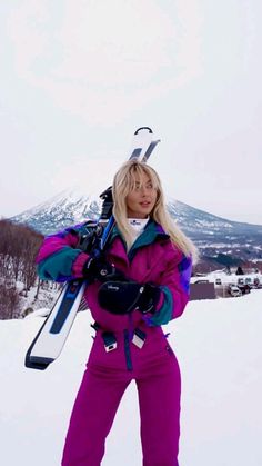 Womens Skiing Outfits, Cool Skiing Outfit, Aspen Ski Outfits, Ski Women Outfits, Ski Looks Women, Women’s Ski Outfit, Ski Aesthetic Outfits, Outfit Neve, Skier Outfit