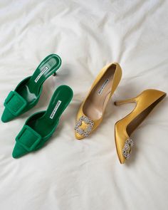 There are beautiful shoes, and then there are shoes that makes you fall in love 💚💛 The ever classic Maysale and Hangisi from Manolo Blahnik is the perfect heel to make your outfit pop! Which one do you like? Maysale Outfit, Manolo Blahnik Maysale Outfit, Manolo Blahnik Shoes Outfit, Malono Blahnik, Green Manolo Blahnik, High Heels Aesthetic, Soft Feminine Style, Manolo Blahnik Mules, Minimal Classic Style