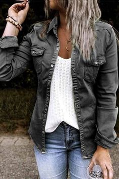 Jaket Denim, Denim Outfits, Straight Clothes, Long Sleeve Denim Shirt, Boho Jacket, Estilo Chic, Ținută Casual, Denim Coat Jacket, Fall Outfits Women