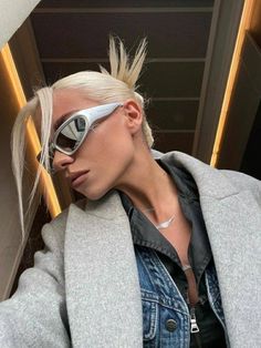 Sunglass Photoshoot, Techno Outfit, Sunglasses Trend, Balenciaga Sunglasses, Y2k Sunglasses, Rave Makeup, Cool Glasses, Stylish Glasses, Fire Fits