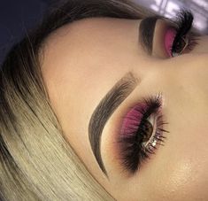 Berry Eyeshadow, Bright Eye Makeup, Plouise Makeup Academy, Smokey Eyeshadow, Pink Eye, Pinterest Makeup, School Makeup