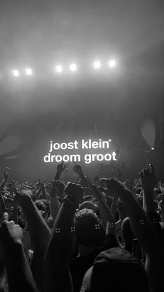 a black and white photo of a crowd at a concert with the words, joost klein's dream groott