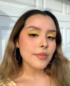 Soft Yellow Makeup Looks, Yellow Makeup Looks, Concert Makeup, 70s Makeup, Yellow Makeup, Web 1, Scary Makeup, Colorful Eye Makeup, Gold Makeup