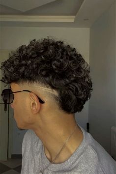 cachos Burst Fade, Men Haircut Curly Hair, Bokuto Koutarou, Tapered Haircut, Curly Mullet, Great Haircuts, Virtual Stylist, Hair Art