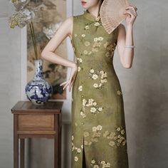 A Chinese dress decorated with paintings depicting flowers blooming in the fields. Flowers in full bloom. The carefully colored flower paintings convey the lively brush strokes. She is a bewitching young lady with a glamorous atmosphere. 
 
 Size 
 
 S size 
 
 Length: 116cm 
 Bust: 84cm 
 Waist: 68cm 
 Hip: 92cm 
 
 M size 
 
 Length: 117.5cm 
 Bust: 88cm 
 Waist: 72cm 
 Hip: 96cm 
 
 L size 
 
 Length: 119cm 
 Bust: 92cm 
 Waist: 76cm 
 Hip: 100cm 
 
 
 
 
 Material 
 
 Nylon 
 Rayon 
 cotton Elegant Floral Print Cheongsam For Spring, Elegant Floral Print Spring Cheongsam, Elegant Spring Floral Print Cheongsam, Elegant Spring Floral Cheongsam, Spring Floral Print Cheongsam, Artistic Floral Print Spring Dresses, Artistic Spring Floral Print Dresses, Artistic Floral Print Summer Dress, Flower Sketches