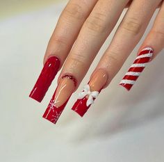 Red And White Nail Designs, Candy Cane Nail Designs, Christmas Acrylic Nail Designs, Candy Cane Nail, Red And White Nails, Red Christmas Nails, Christmas Nails Easy, Coffin Shape Nails