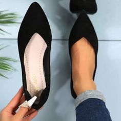 Whether You're Headed To The Office Or Out For A Glamorous Night On The Town, These Mules Are An Absolute Must-Have That No Fashionista Should Be Fits 7/7.5 Cn Size Black Pointed Toe Flats, Comfortable Walking Shoes, Pointed Flats, Women Flats, Soft Shoes, Casual Flat Shoes, Womens Ballet Flats, Pointed Toe Shoes, Pointed Toe Flats