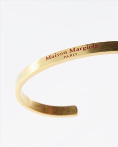 Bracelet jonc Maison Margiela pour femme. Luxury Brass Engraved Bracelets, Vintage Engraved Gold Brass Bracelet, Vintage Engraved Brass Bangle, Luxury Metal Bracelet With Gold-tone Logo Plaque, Luxury Gold-tone Brass Bracelet, Gold For Women, Gold Bracelet Cuff, Gold Cuffs, Bangle Bracelet