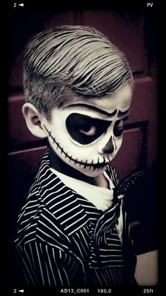 Jack Skellington costume. I found this on All Things Skull Facebook page. Halloween Fun For Kids, Skellington Costume, Halloween Makeup For Kids, Halloween Costumes Pictures, Jack Skellington Costume, Halloweenský Makeup, Den Mrtvých, Spooky Things