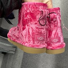 Never Worn Brand New Girls Pink Uggs Size 4 And13 In Small Kids Metallic Uggs, Toddler Ugg Boots, Girl Uggs, Girls Ugg Boots, Chestnut Uggs, Ugg Boots Short, Ugg Boots Tall, Pink Uggs, Black Ugg Boots