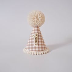 A brand new, beautiful design by Our Little Deer. Premium quality, handmade and 100% original design from Our Little Deer DETAILS ♕  1 x Gingham Pattern Fabric Party Hat. Finished with mini pom trim, number of choice and wool Pom.  (any number available, not just for 1st Birthdays. Please select number) Elastic comes attached to wear around back of head. ♕ Matching "One" cake topper to go with handmade hat available. Select this option in the drop down to upgrade to the perfect little Bundle. Bu Vintage Toddler Rooms, Vintage First Birthday, Deer Party, Gingham Party, Cake Smash Photoshoot, First Birthday Party Favor, First Birthday Party Themes, Smash Cake Photoshoot, Birthday Party Hats