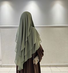 Green Hijab Outfit, Modest Muslim Outfits, Khimar Style, Green Hijab, Islamic Modest Fashion, Outfits Muslim, Simple Dress Casual, Abaya Hijab, Muslimah Outfit