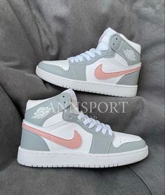 Wallpaper Nike, Cute Nike Outfits, Nike Fashion Shoes, Preppy Shoes, Jordan Shoes Girls, Pretty Shoes Sneakers