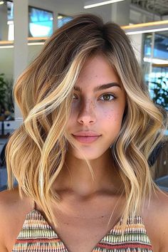 40 Multidimensional Honey Blonde Highlights Hairstyles for Ultimate Hair Goals Honey Brown Face Framing Highlights, Blonde Highlights Hairstyles, Champagne Blonde Hair, Highlights Hairstyles, Rich Brown Hair, Medium Length Blonde Hair, Golden Blonde Hair