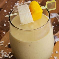 there is a drink that has been made with bananas and oranges on the top