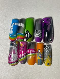 @chloepeytonpeterson ig Tumblr Nails 2014, Scene Nails Simple, Hyperpop Nails, Aroura Nail, Frutiger Metro Clothes, Fruitiger Aero Nails, Uno Nails, Clutter Nails, Frutiger Metro Outfits