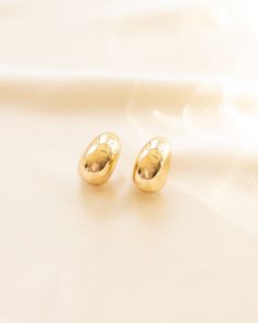 Add a touch of glamour to your look with our Goldie Earrings. These stunning stud back earrings feature a trendy gold dome design for a standout look. Perfect for any occasion, these superstar earrings are sure to elevate any fashion ensemble. Details: -Gold Filled -Waterproof, Tarnish Free, Hypoallergenic Gold Filled, Gold, Design