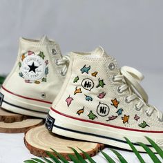 ✨ Hey, if your're big fan of Heartstopper Nick and Charlie, this pair is for you. A pair of Classic High or Low Top Converse trainers hand embroidered with small leaves inspired by the "Heartstopper" graphic novel and tv series #converse #customconverse #chucks #chucktaylor #allstar #kicks #sneakers #customshoes #customtrainers #trainers #shoes #personalised #customsneakers #handpainted @converse #heartstopper #nickandcharlie #nicknelson #charliespring #heartstopperleaves Spring Converse, Embroidered Converse High Tops, Converse Haute, Heartstopper Nick And Charlie, Nike Shocks, Embroidery Converse, Heartstopper Nick