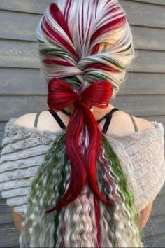 Gray, red, and green Christmas hair ideas Christmas Vivid Hair Color, Red Hair Green Highlights, Hair Design Ideas, Christmas Hair Ideas, Christmas Hair Color Ideas, Christmas Hair Color, Holiday Hair Color, Butterfly Festival, Christmas Hairstyle