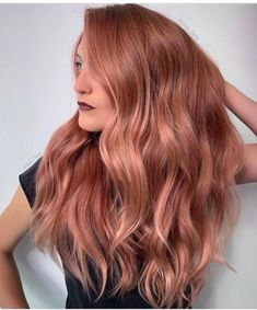 9 Stunning Rose Gold Hair Ideas for 2019 Rose Gold Hair Blonde, Blond Rose, Gold Hair Colors, Strawberry Blonde Hair Color, Hair Color Rose Gold, Peach Hair, Hot Hair Colors, Strawberry Blonde Hair, Hair Aesthetic