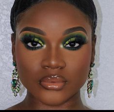 Earthy Makeup Looks, Makeup Looks Black Women, Dark Skin Eyeshadow, Earthy Makeup, I Am Magic, Green Eyeshadow Look, Maquillage Yeux Cut Crease, American Makeup, Makeup Dark