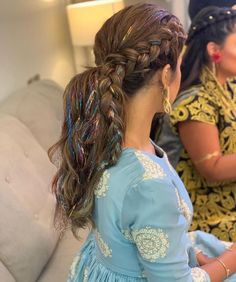 Hair Style On Saree, Hair Style Vedio, Bridal Hair Buns, Indian Wedding Hairstyles, Hairdos For Short Hair, Hair Tutorials Easy