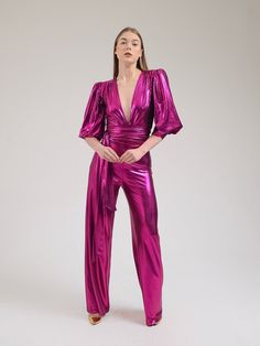 Our shiny fuchsia wide sleeve, wide leg deep V jumpsuit is ready to fascinate everyone with its special design and fabric! The fuchsia jumpsuit with metallic reflections is quite assertive with its deep V-neck. At the same time, it has a noble appearance. This is exactly a piece of design. It is a great piece for private parties, cocktails, shows, birthdays and all special nights. Balloon sleeve jumpsuit can be prepared with a narrower sleeve design if desired. There is a wide belt around the wa Studio 54 Outfits, Disco Jumpsuit, V Design, Light Gold Color, Womens Jumpsuits, Outfit Party, Party Clothes, Party Kleidung, Studio 54