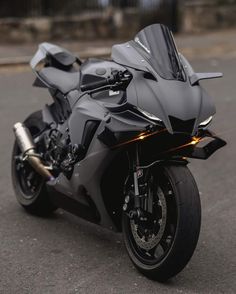 a black motorcycle is parked on the street