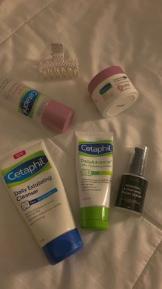 Accutane Aesthetic, Cetaphil Skincare Aesthetic, Cethapil Skin Care, Cetaphil Aesthetic, Cetaphil Gentle Skin Cleanser, Effective Skin Care Routine, Gentle Skin Cleanser, Skin Cleanser, Shower Skin Care