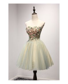 Shop cheap retro ball-gown sweetheart short tulle homecoming dress with appliques lace online. Custom-made any plus size or color. Pro since 2009. Fitted Green Dress For Debutante Ball, Dama Outfits, Beige Short Dress, Sage Green And Pink, Retro Ball, 21 Diner, Tulle Homecoming Dress, Gala Dresses, Green And Pink