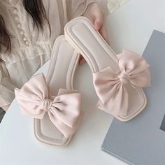 Olivia Mark - Chic Mesh Bowknot Slippers for Beach Holiday, Anti-Slip Flat Bottom Sandals Slippers For Beach, Porcelain Print Dress, Porcelain Print, Work Shoes Women, Plastic Shoes, Shoe Sole, Women Shoes Flats Sandals, Beach Slippers, Fairy Fashion